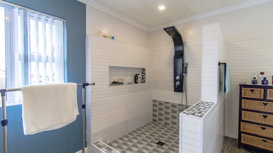 4 Bedroom Property for Sale in Yzerfontein Rural Western Cape